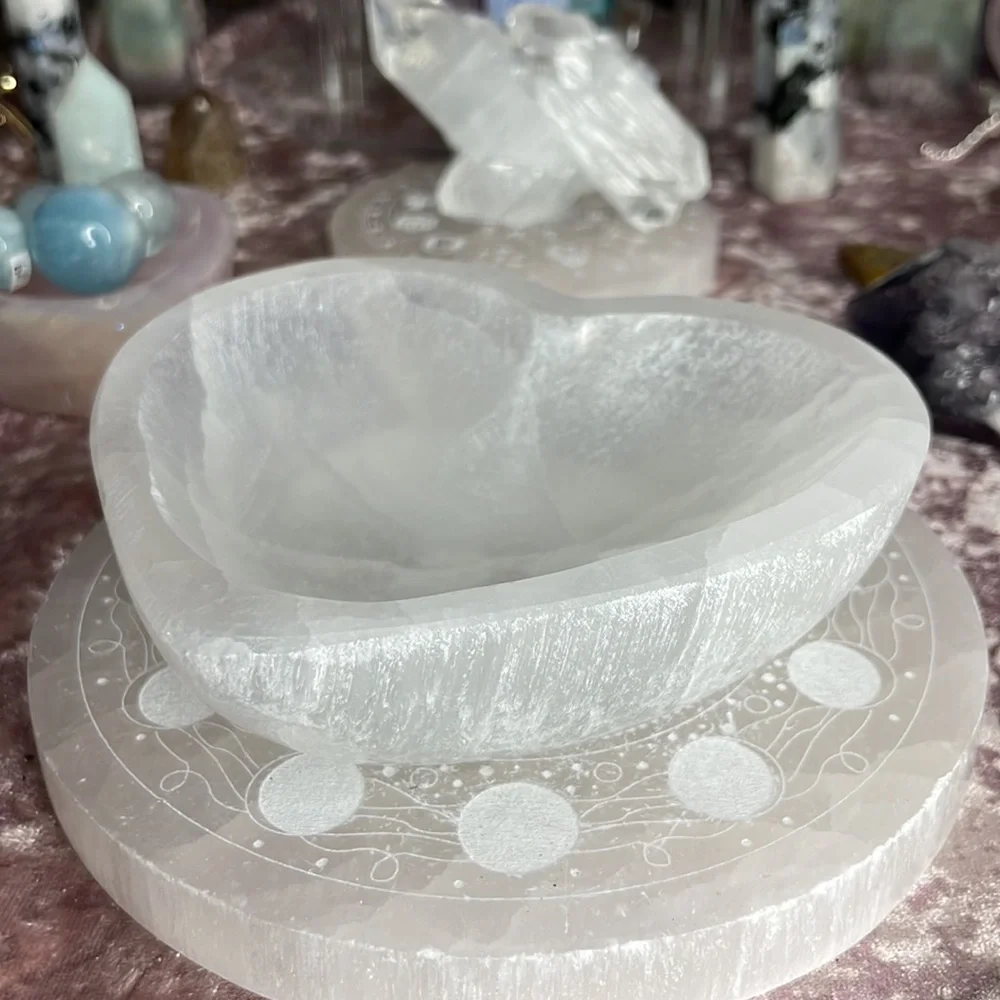🤍 Selenite heart bowl 🤍 - Picture 6 of 7